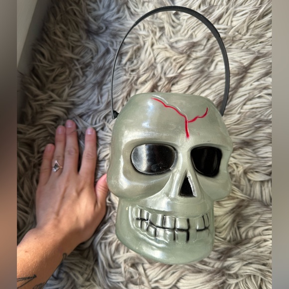 💀 Skull Halloween Plastic Bucket - Picture 2 of 4
